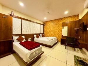 Hotel Milan Holidays, Mahesh Kumawath